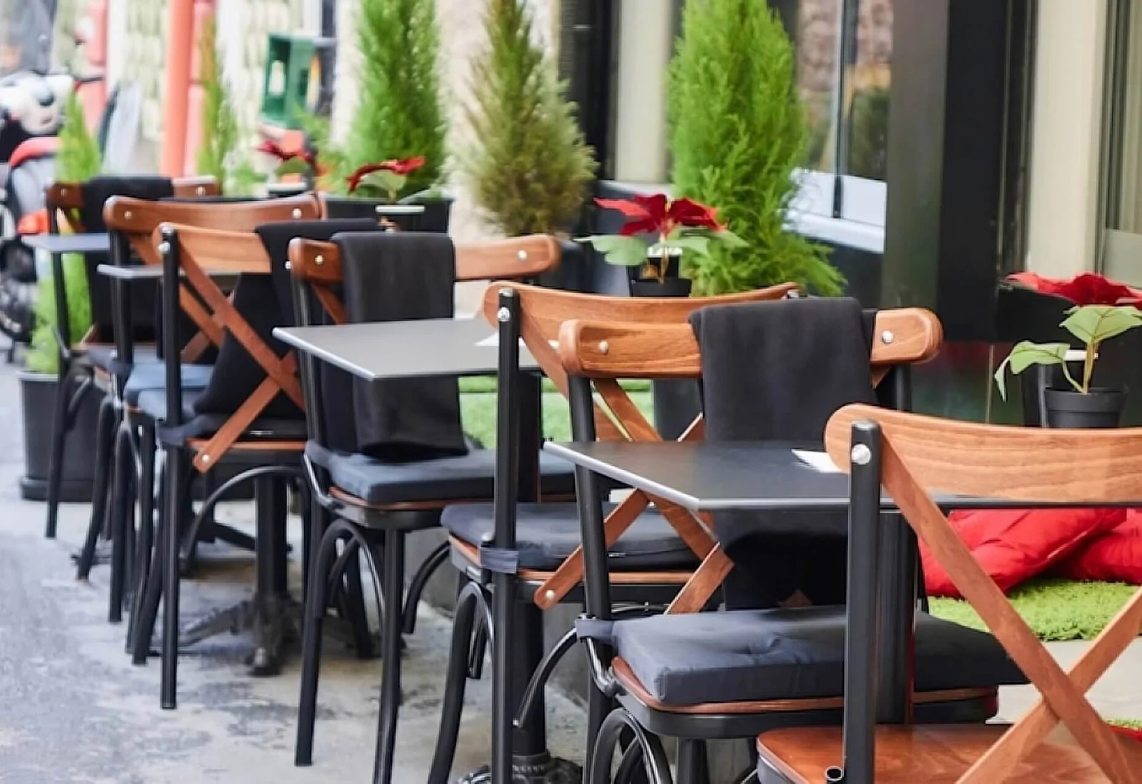 Restaurant outdoor seating